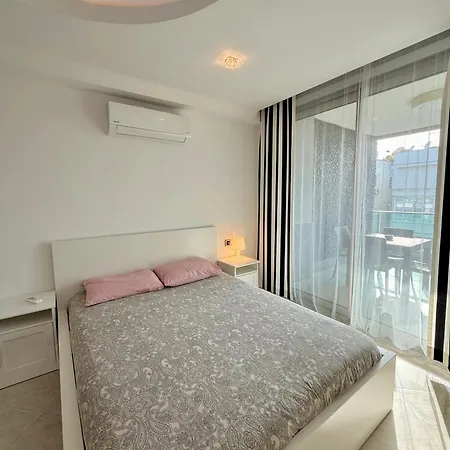 Sa Apartments! 2bd Flat 200m To The Apartment *